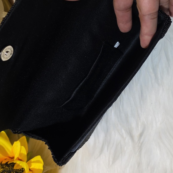 Elegant Black and Blue Beaded Clutch - Picture 6 of 7